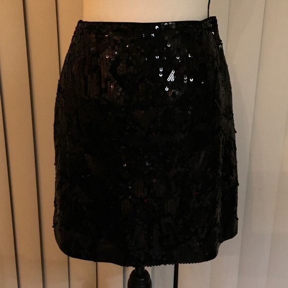 DKNYC Block short , shiny sequence , black skirt, zipper on the side - Picture 4 of 11